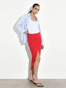 KSTM 女士垂褶不对称中长裙，侧开衩设计，优雅垂褶造型，是春夏场合的完美之选。 - 紅色 - 查看 5