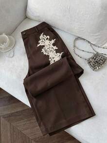 Franclia Pantalon large à imprimé floral foncé brodé pour femmes grandes tailles - Marron - Voir 1