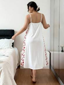 SHEIN Sexy Spaghetti Strap V-Neck Lace Patchwork High Slit Plus Size Nightgown - White - View 2