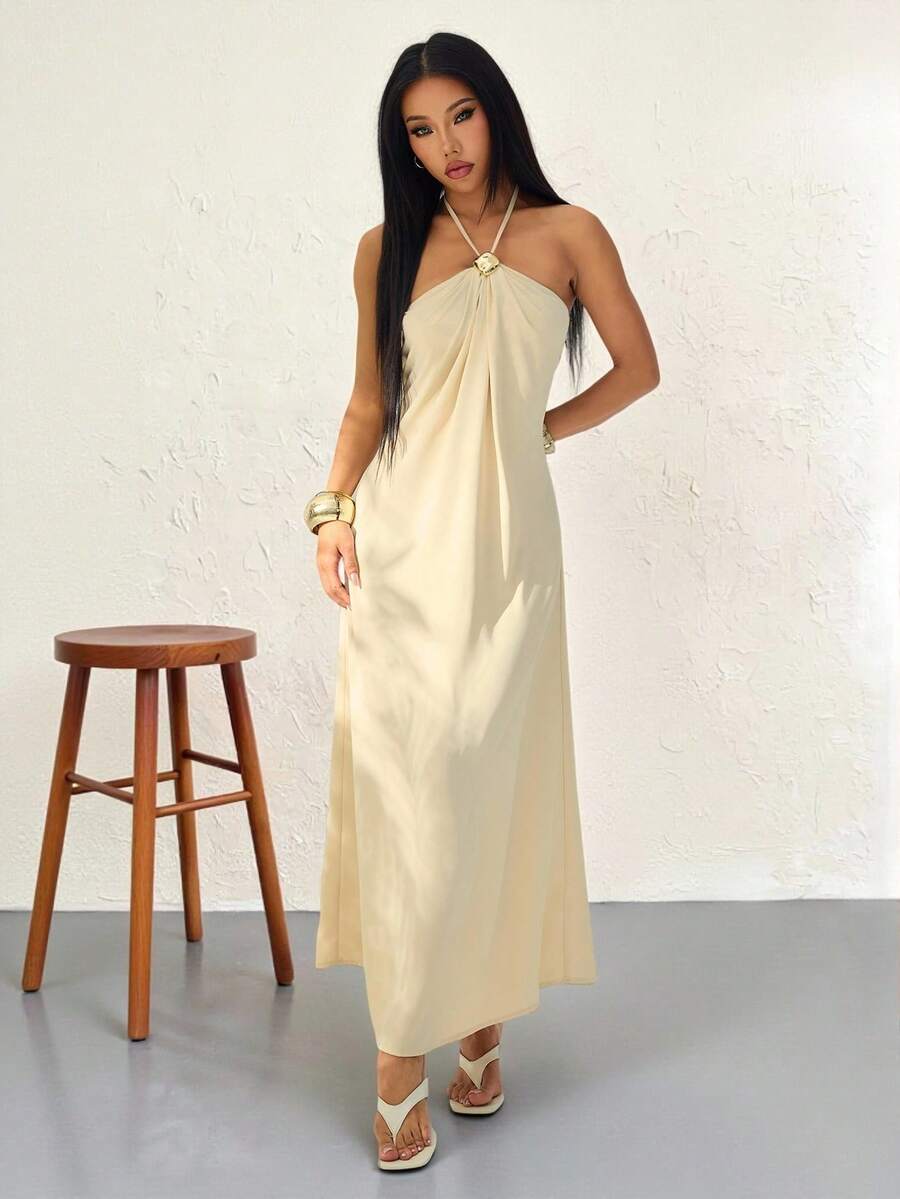 SHEIN PETITE Đầm dài hở lưng xếp ly màu sâm panh mới, kiểu dáng đơn giản, cổ yếm, trang trí quả cầu kim loại, dáng rộng, tôn dáng, phong cách Boho dành cho nữ. - Màu vàng ngỗng - Xem 1