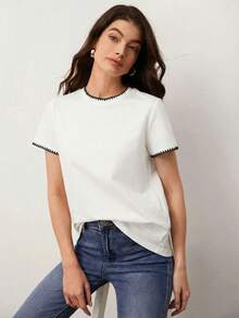 SHEIN BASICS 100%纯棉刺绣基础款休闲运动纯色圆领短袖T恤，适合夏季户外、健身、街头风、时尚、音乐节、海滩、派对、婚礼、生日等场合。 - 白色 - 查看 4