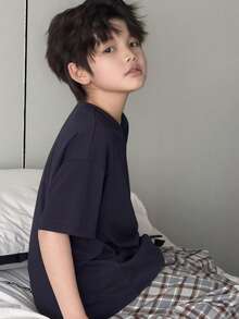 Dazy Kids 男童纯色圆领短袖上衣和格子裤休闲家居服睡衣套装（夏季款） - 藏蓝色 - 查看 2