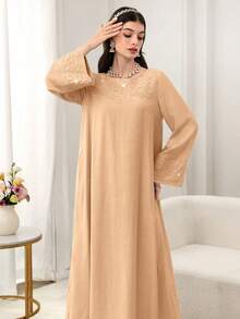 Yasmyna Áo kiểu thanh lịch tay cánh hoa thêu hoa - Màu Khaki - Xem 6