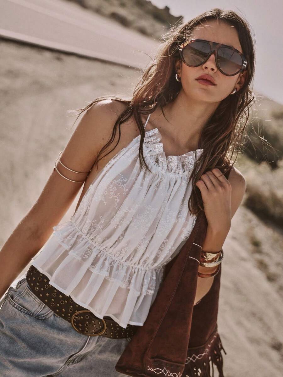 Easelle 波西米亚风褶皱蕾丝透视性感浪漫露背吊带上衣 - 白色 - 查看 1