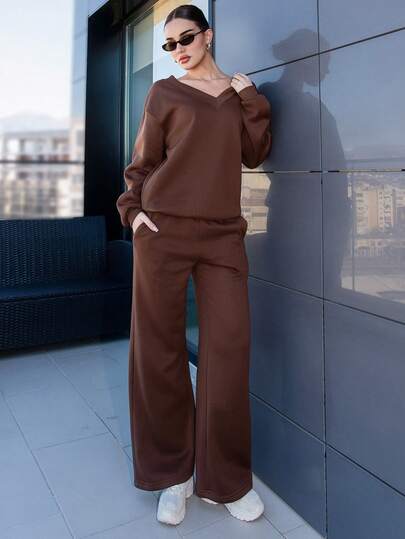 Bris Aura 女式 V 领超大蓬松羊毛弹力宽松休闲棕色运动衫和运动裤两件套，秋冬