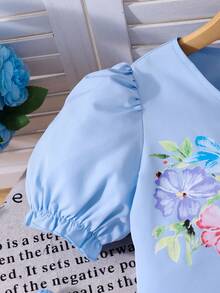 SHEIN 2pcs/Set Girls' Elegant Vacation Style Shirt & Skirt Set, Solid Color Puff Sleeve V-Neck Shirt And Short Skirt Set, Floral Print Pattern With Flower Design, Suitable For Spring/Summer Vacation, Travel, Beach - Baby Blue - View 4