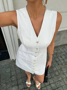 Elyressa Robe décontractée à col rond rayée sans manches avec décoration de boutons devant, longueur courte - Nude - Voir 5