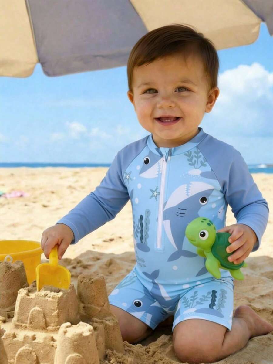 婴儿拉链泳衣，海洋生物鲨鱼印花。夏季海滩度假必备时尚单品。长袖设计，蓝色撞色，可爱的鲨鱼和海洋生物卡通图案。生动活泼。适合可爱的男宝宝在海滩玩耍时穿着。 - 彩色 - 查看 1
