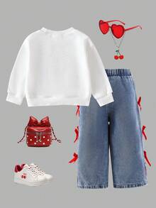 SHEIN Playful Pals 2 件套年轻女孩休闲樱桃蝴蝶结印花针织运动衫和牛仔裤套装，适合秋季/春季 - 白色 - 查看 2