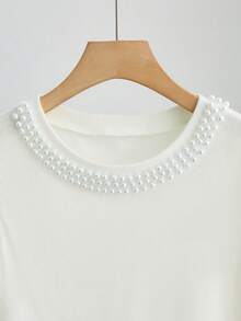 Franclia 女士优雅圆领短袖纯色常规版型珍珠装饰白色上衣，女士常规T恤，女士圆领短袖T恤，优雅纯色夏季上衣，女士优雅上衣，女士优雅休闲短袖上衣，女士度假上衣，白色T恤，白色珍珠装饰T恤，串珠浪漫短袖上衣 - 白色 - 查看 4