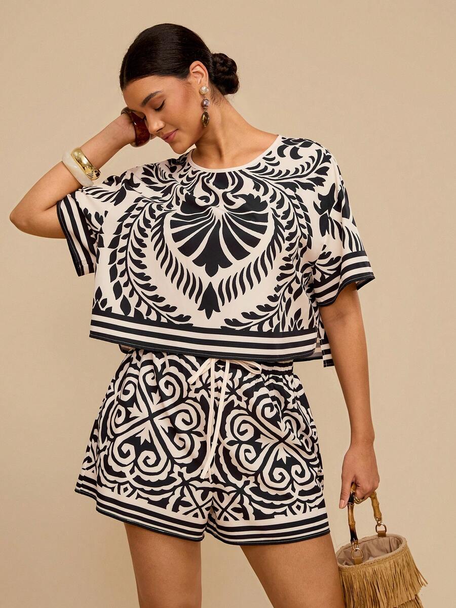 Travachic Plus Size Tropical Colorful Floral Print Round Neck Cropped Short Sleeve T-Shirt + Shorts 2 Piece Set - Multicolor - View 1