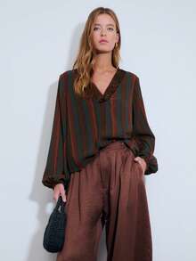 Nöista 夏季条纹V领长袖衬衫，饰有刺绣亮片。精致的刺绣细节和轻盈的雪纺面料，搭配直筒剪裁和宽松袖口，确保穿着舒适，适合各种身材。女士休闲外出上衣。 - 棕色 - 查看 1