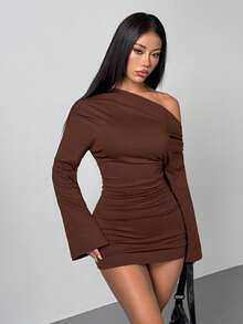 SHEIN PETITE 女士纯色简约休闲不对称露肩连衣裙，适合外出穿着，休闲连衣裙，性感露背秋季连衣裙，夏季连衣裙，露肩连衣裙，棕色连衣裙，棕色性感迷你连衣裙 - 摩卡棕 - 查看 6