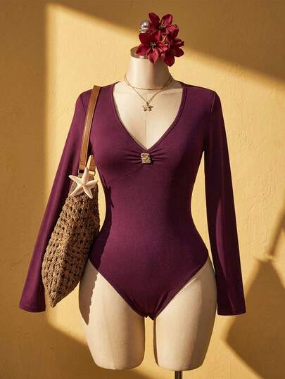 SHEIN ICON بوديسوت كاجوال بياقة على شكل حرف V مزينة بالمعدن، مناسبة للمقاسات الكبيرة، أساسية وعادية، مناسبة للربيع والصيف