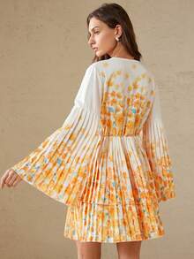 SHEIN LUNE 法式优雅浪漫定位印花深V领荷叶边喇叭袖双层荷叶边下摆女士短裙 - 彩色 - 查看 6
