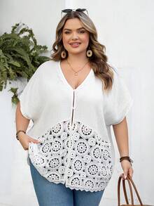 SHEIN CURVE+ 加大码 US22 音乐节、海滨度假、波西米亚风休闲纯色蕾丝拼接蝙蝠袖衬衫，适合教师穿着，夏季上衣 - 白色 - 查看 8