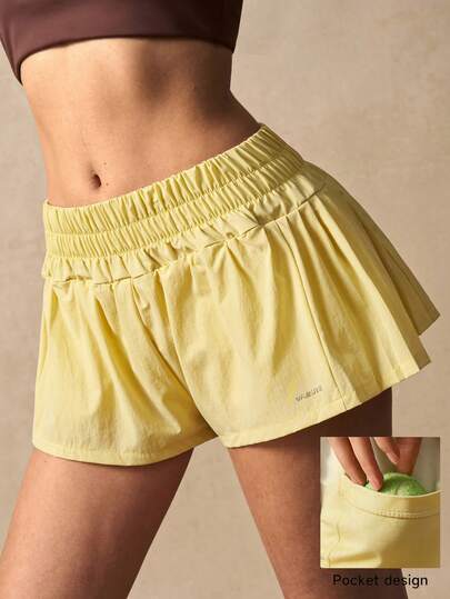 VARSIVA Yellow Color-Blocked Tennis Shorts/Skirts, Built-In Leggings, Loose-Fitting Casual Athletic Shorts, Women's Color-Blocked Athletic Skirts/Skirts. Suitable For Tennis, Professional Fitness Activities, Pilates, Yoga, Running, And Everyday Wear. Perfect For Spring, Summer, Autumn, And Winter. End Of Summer. Looks Of Party. Cool Wear Collection. Back To School Fashion. Sunny Journey. Street Casual Chic. Chill Vacation. Vanilla Style