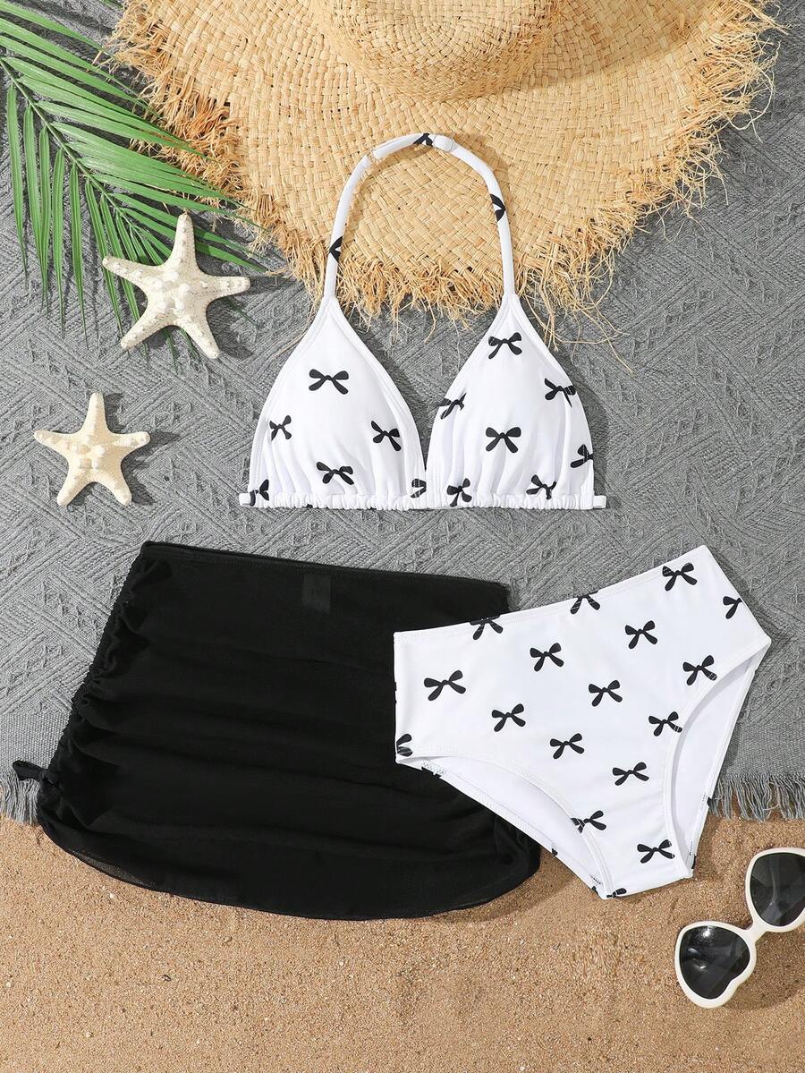 SHEIN 少女三件套比基尼套装,蝴蝶结印花,包含泳衣上衣、泳裤和裙子,时尚优雅,适合游泳、度假和夏季穿着。黑白配色,粉色蝴蝶结泳衣,沙滩套装,三件套比基尼,三件套泳衣套装,少女泳装,两件套裙装,蝴蝶结印花泳衣,带裙泳装,少女两件套保守泳衣,女孩夏季服装,女孩比基尼,女孩沙滩装,女孩泳裙。 - 黑與白 - 查看 1