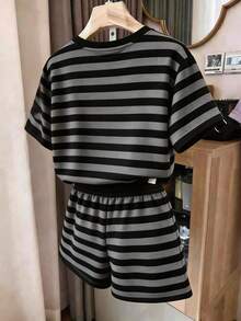 条纹数码印花休闲女式圆领短袖短裤两件套，送朋友的礼物 - 彩色 - 查看 2