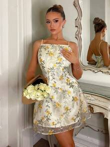 Glamine Charm 奶油黄色花卉刺绣吊带修身A字迷你连衣裙，适合生日派对、春季郊游、花园、校园、宴会、婚礼等场合。 - 淡黃色 - 查看 4