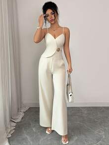 SHEIN Raffinéa Bộ đồ nữ gồm áo hai dây và quần ống rộng, chất liệu mềm mại, nhẹ nhàng – Chi tiết khóa cài bất đối xứng, kiểu dáng thanh lịch nhẹ nhàng. - Màu be - Xem 5