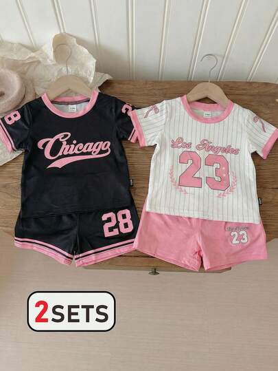 SHEIN Conjunto de 4 piezas de camiseta de manga corta de cuello redondo y pantalones cortos estilo deportivo para bebés y niñas pequeñas, con gráfico de letras Chicago/Los Angeles, opciones de multicolor, 2 conjuntos deportivos, adecuado para primavera/verano, verano, 6M-3T
