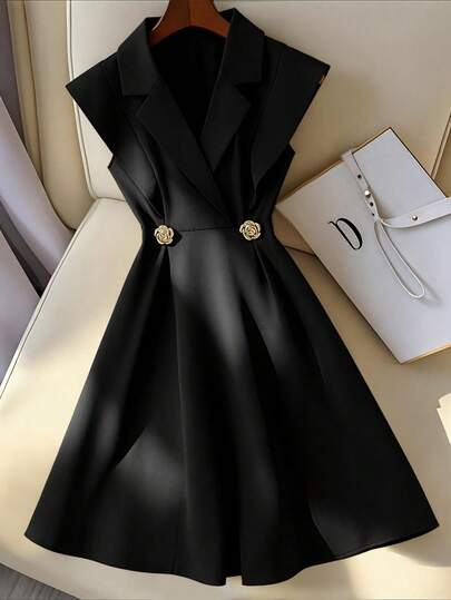 Franclia 女士黑色优雅连衣裙，深V领，金属纽扣装饰，A字短款连衣裙