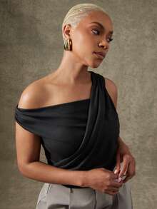 Vixey Áo thun công sở tay ngắn, chất liệu jersey trơn, cổ lệch xếp ly, kiểu dáng không đối xứng. - màu đen - Xem 4