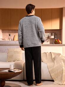 Manfinity Underwear&Sleepwear Basics Embroidered Fleece Crew Neck Long Sleeve & Long Pants Men's Pajama Set, Winter - متعدد الألوان - مشاهدة 2