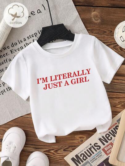 女婴休闲印花T恤，舒适圆领短袖，轻盈透气，春夏时尚街头风，适合户外、休闲、上学、聚会等场合，亦可作为礼物。