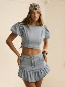 Conjunto de top corto de mezclilla estructurado con mangas de pétalo y falda mini con volantes en la cintura alta, conjunto de prendas de primavera y verano para mujer - Lavado ligero - Ver 7