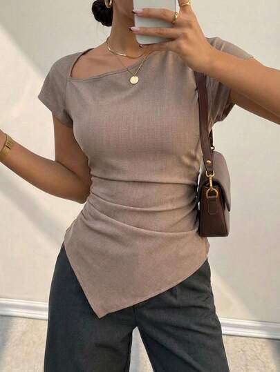 Ritzy Row 女士优雅通勤简约纯色咖啡棕色褶皱腰短袖上衣，不对称下摆设计露肩修身夏季新款衬衫