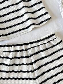 SHEIN Setelan 2 Potong untuk Anak Perempuan Musim Semi/Panas, Model Baru, Atasan Tanpa Lengan Bergaris Hitam Putih dengan Hiasan Pita dan Celana Pendek - Putih - View 5