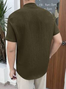HIMLAND Camisa de manga corta de un solo pecho de unicolor, versátil y casual para uso diario para hombres - Verde militar - Ver 2