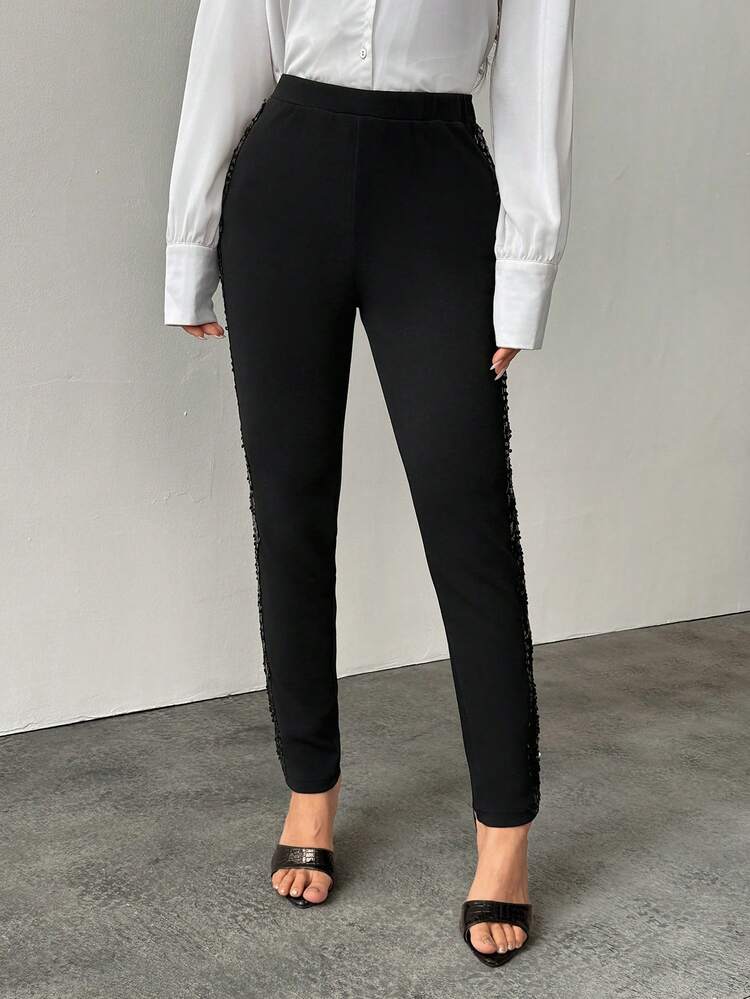 SHEIN PETITE 黑色亮片拼接七分紧身裤 - 黑色 - 查看 1