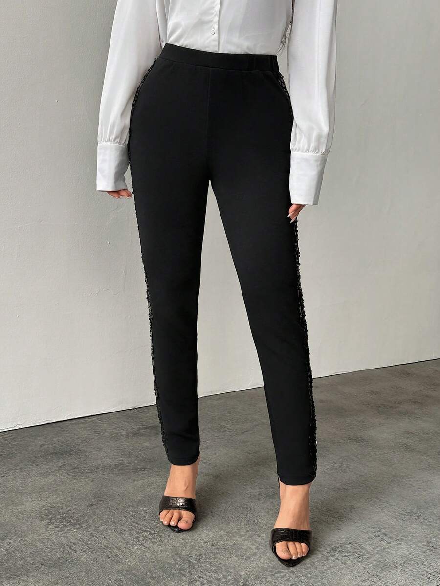 SHEIN PETITE 黑色亮片拼接七分紧身裤 - 黑色 - 查看 1