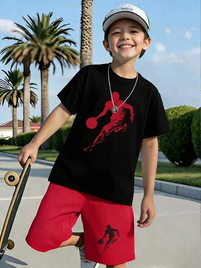 Conjunto de camiseta básica de manga corta y pantalones cortos con estampado gráfico de silueta de baloncesto de personalidad creativa y minimalista, de moda casual para niños, adecuado para atuendos de primavera/verano