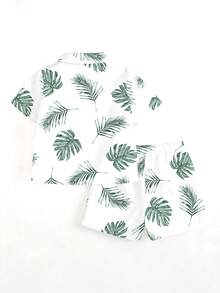 SHEIN Conjunto de camisa de manga curta e shorts para menino, estilo casual minimalista de férias, com estampa de plantas tropicais em tons de verde, perfeito para praia e oceano, com um toque retrô americano. Confortável e estiloso. - Multicolorido - Ver 3