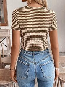 SHEIN Frenchy 女士条纹撞色褶皱基础款简约T恤 - 棕色 - 查看 2