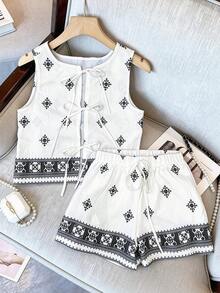Breezaya Conjunto de 2 piezas de verano bohemio para vacaciones de mujer, top sin mangas con estampado floral bordado falso en blanco y negro con lazo delantero & shorts de cintura elástica - Blanco - Ver 2