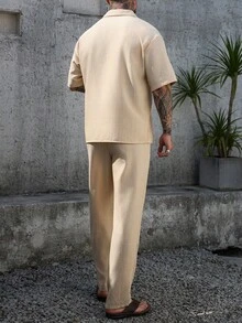 Manfinity Homme Set de 2 piezas Camisa de manga corta de tela de dos tonos cómoda y pantalón con cordón y cintura elástica para hombre, adecuado para uso casual, salir con amigos, fiesta, oficina, negocios, especialmente apropiado para primavera y otoño - Caqui - Ver 2