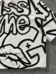 Manfinity ZONE917 宽松街头风黑色涂鸦趣味嘴唇和爱心印花短袖衬衫 - 彩色 - 查看 4