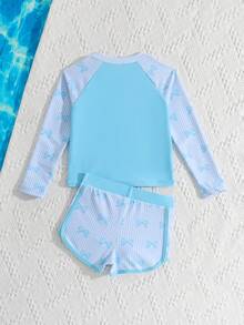 SHEIN 女童坦克背心套装，无袖露脐上衣饰有蝴蝶结印花，纯色短裤饰有蝴蝶结，适合夏季度假、海滩、游泳池、节日派对和休闲穿着。 - 淺藍色 - 查看 2