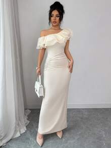 SHEIN Raffinéa 女士杏色露肩荷叶边修身连衣裙，优雅通勤连衣裙，约会之夜柔美氛围连衣裙，女士侧边松紧褶皱元素连衣裙 - 杏色 - 查看 5