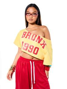 SUMWON WOMEN 女士露肩宽松短款上衣，饰有 Bronx 1990 印花，宽松版型，适合休闲街头服饰。 - 黃色 - 查看 1