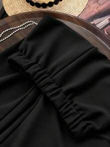 SHEIN Clasi Calça de moletom casual plus size com amarração no tornozelo em cores contrastantes, detalhes bordados, cintura ajustável com cordão, bolsos e pernas largas. Ideal para primavera/outono. - Preto - Ver 2