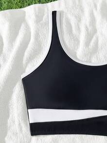 SHEIN Bộ bikini cho bé gái tuổi teen, màu đen trắng trơn cổ điển, áo crop top cổ chữ U và quần short, kiểu dáng thời trang, thanh lịch, phù hợp cho bơi lội, đi biển, kỳ nghỉ. Bộ đồ bơi 2 mảnh màu đen cho nữ, bộ đồ bơi hai mảnh đen trắng cho nữ, bộ đồ bơi hai mảnh cho tuổi teen và nữ, bộ đồ bơi 2 mảnh cho nữ, trang phục mùa hè cho nữ, áo hai dây màu vàng, quần bơi cho nữ, bộ đồ bơi hai mảnh thể thao cho nữ, quần short bikini hai mảnh cho nữ, bộ đồ bơi mùa hè cho nữ, bộ đồ bơi hai mảnh mùa hè cho nữ, đồ bơi mùa hè đen trắng cho nữ. - Đen và trắng - Xem 6