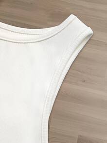 Franclia Bộ 2 món đồ đi nghỉ mát, gồm áo tank top màu trơn và chân váy hoa nhí. - trắng - Xem 7