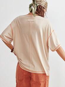 Bohemela Áo thun nữ dáng suông thoải mái phong cách Y2K Bohemian, họa tiết retro lễ hội âm nhạc, chất liệu dệt kim màu yến mạch, cổ tròn, thích hợp mặc mùa hè, áo cơ bản, hoàn hảo cho những buổi đi chơi thường ngày, tụ họp bạn bè, lễ hội âm nhạc, mặc nhiều lớp khi đi dự tiệc hoặc mặc ở nhà thư giãn. Phong cách thoải mái và dễ chịu. - Màu be - Xem 2
