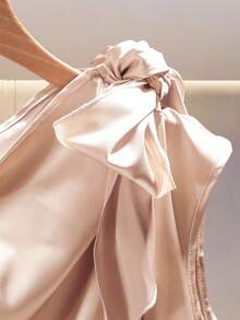 Modelyn Blus Elegan Satin Warna Polos dengan Lipit dan Pita di Pinggang - Baby Pink - View 3